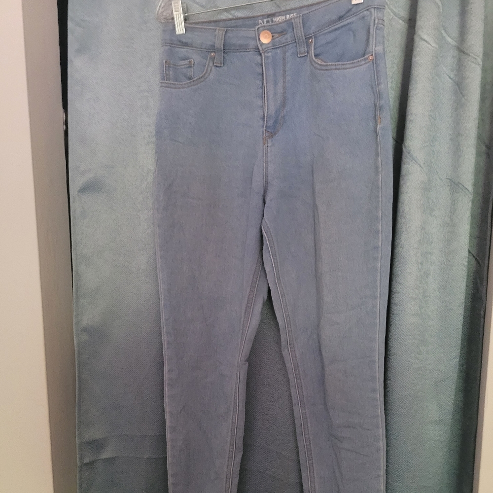 Light wash skinny jeans